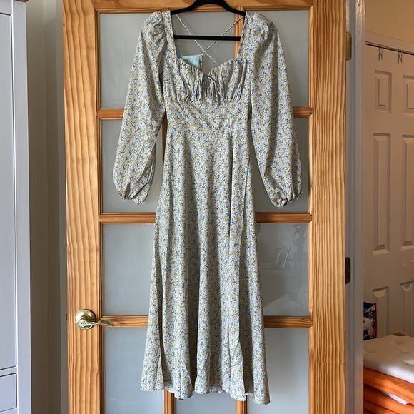 ASTR the Label Floral Print Long Sleeve Back Cutout Midi Dress - Picture 6 of 15